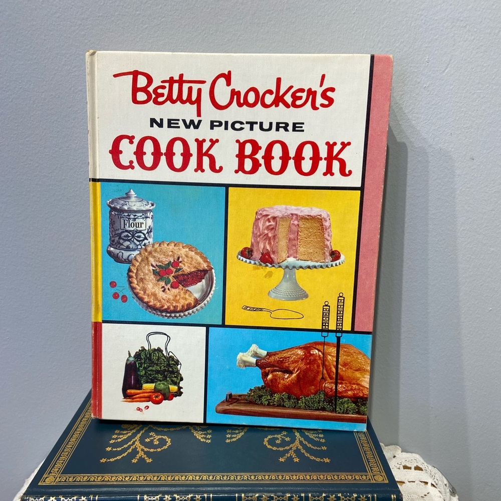 Betty Crocker's New Picture Cook Book (1961) 1st Edition Second Printing